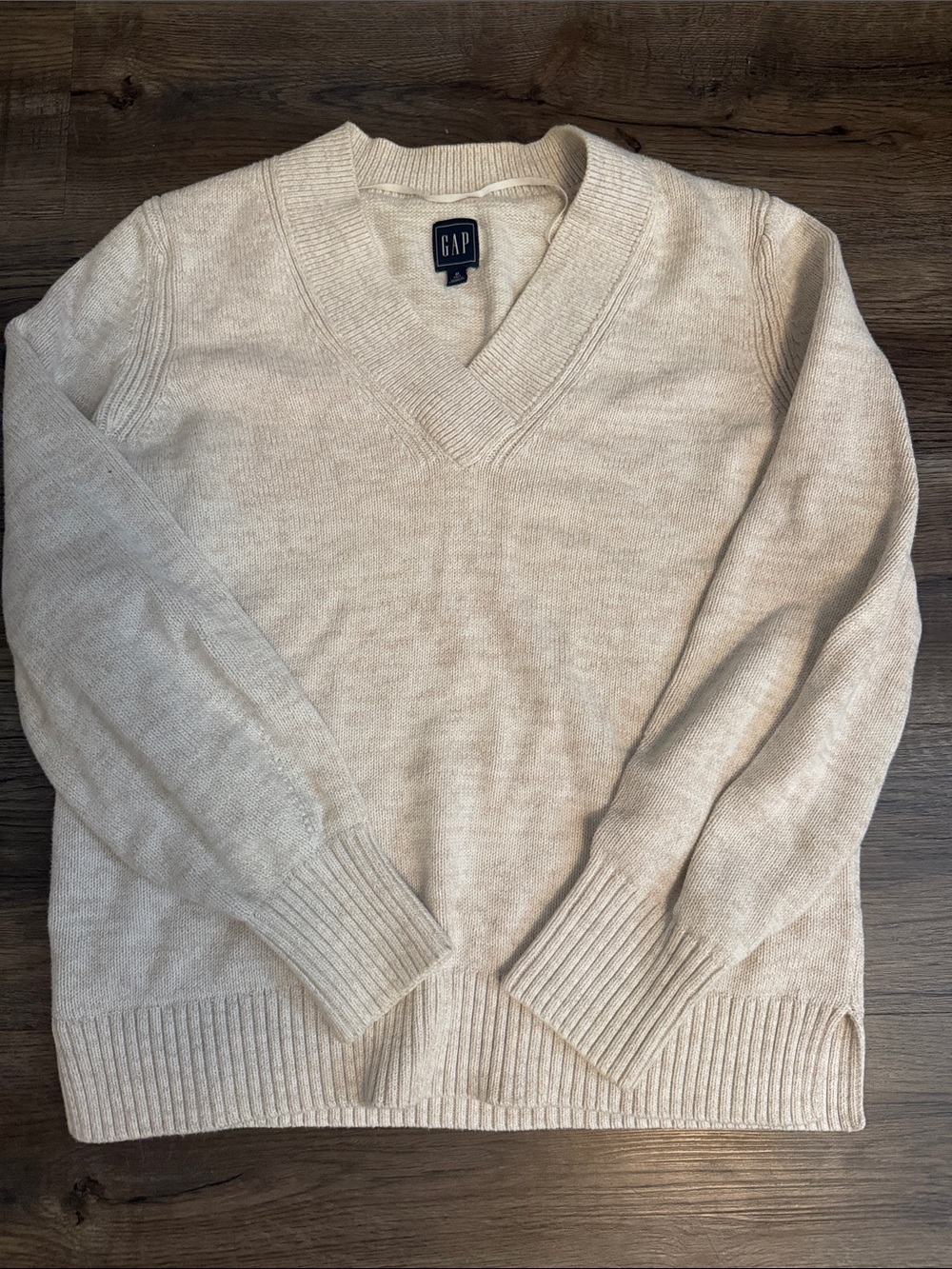 EUC Women’s Gap V-Neck Sweater, Oatmeal Color, Size M